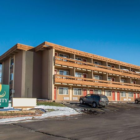 Quality Inn East Dubuque מראה חיצוני תמונה