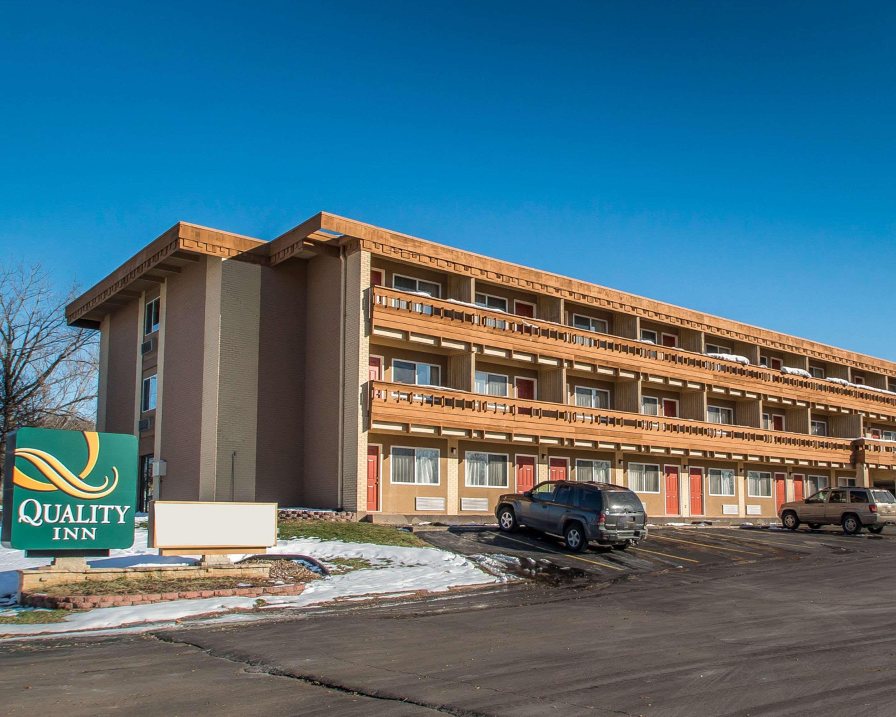 Quality Inn East Dubuque מראה חיצוני תמונה