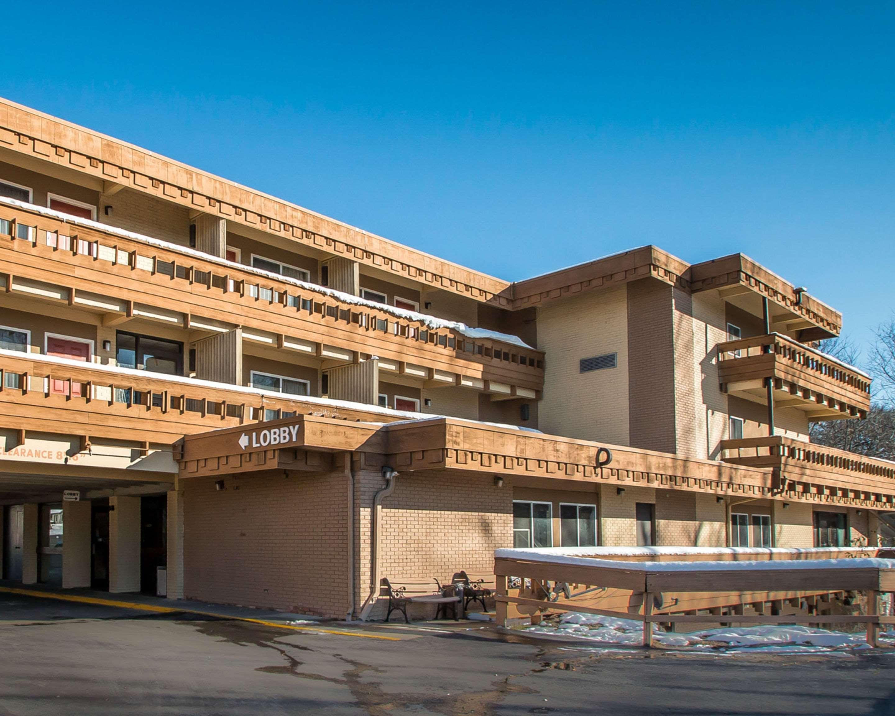 Quality Inn East Dubuque מראה חיצוני תמונה