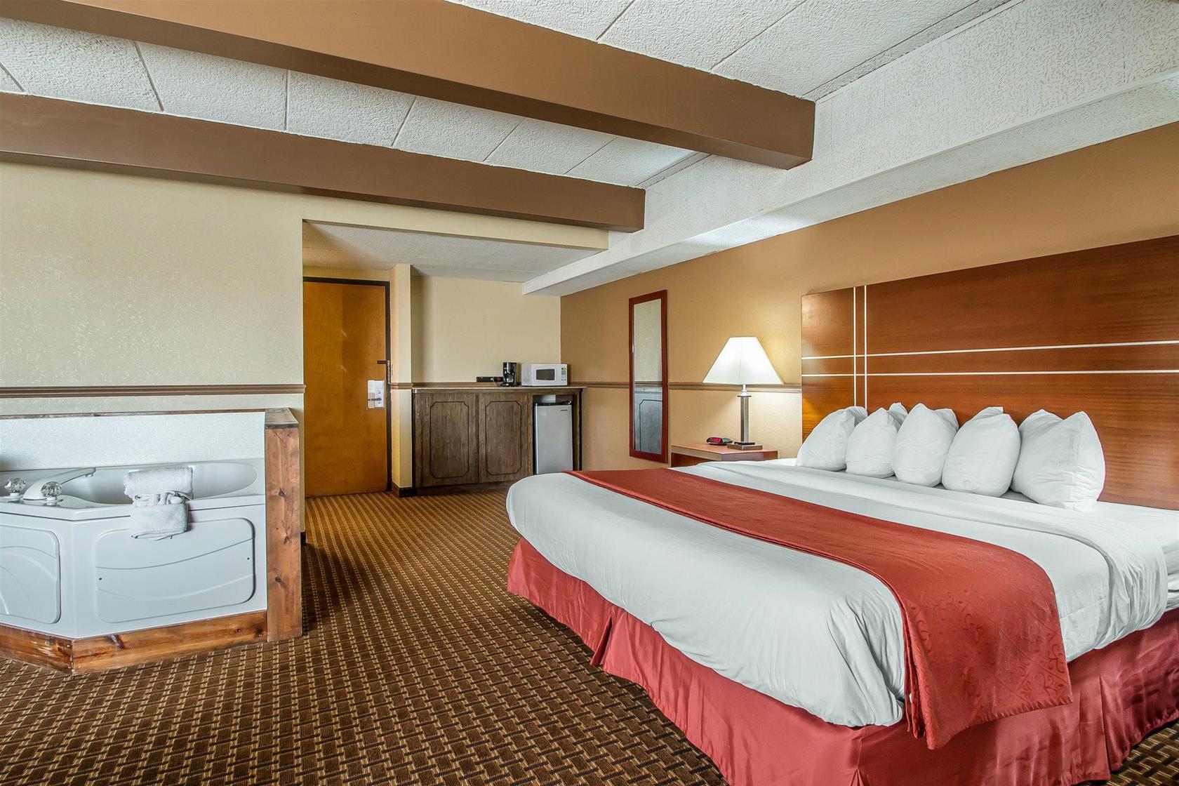 Quality Inn East Dubuque מראה חיצוני תמונה