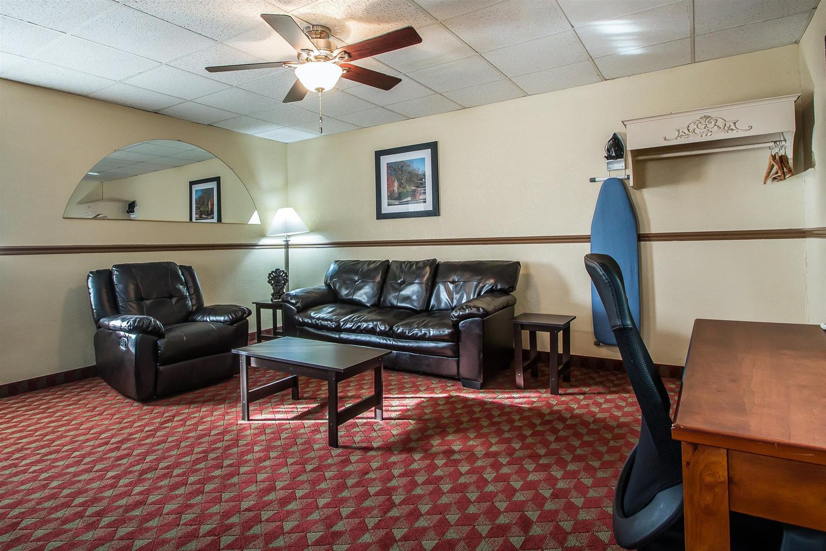 Quality Inn East Dubuque מראה חיצוני תמונה