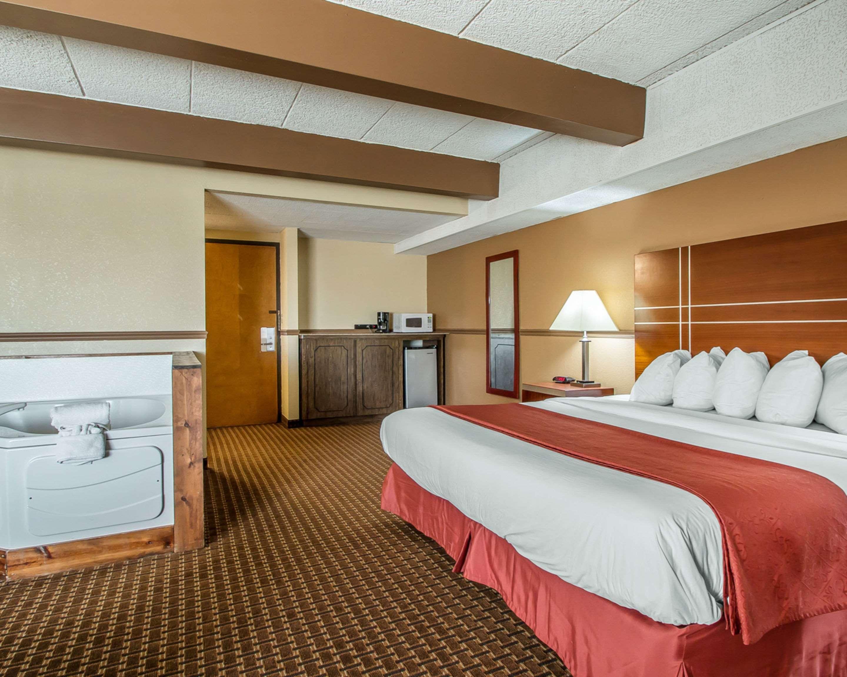 Quality Inn East Dubuque מראה חיצוני תמונה