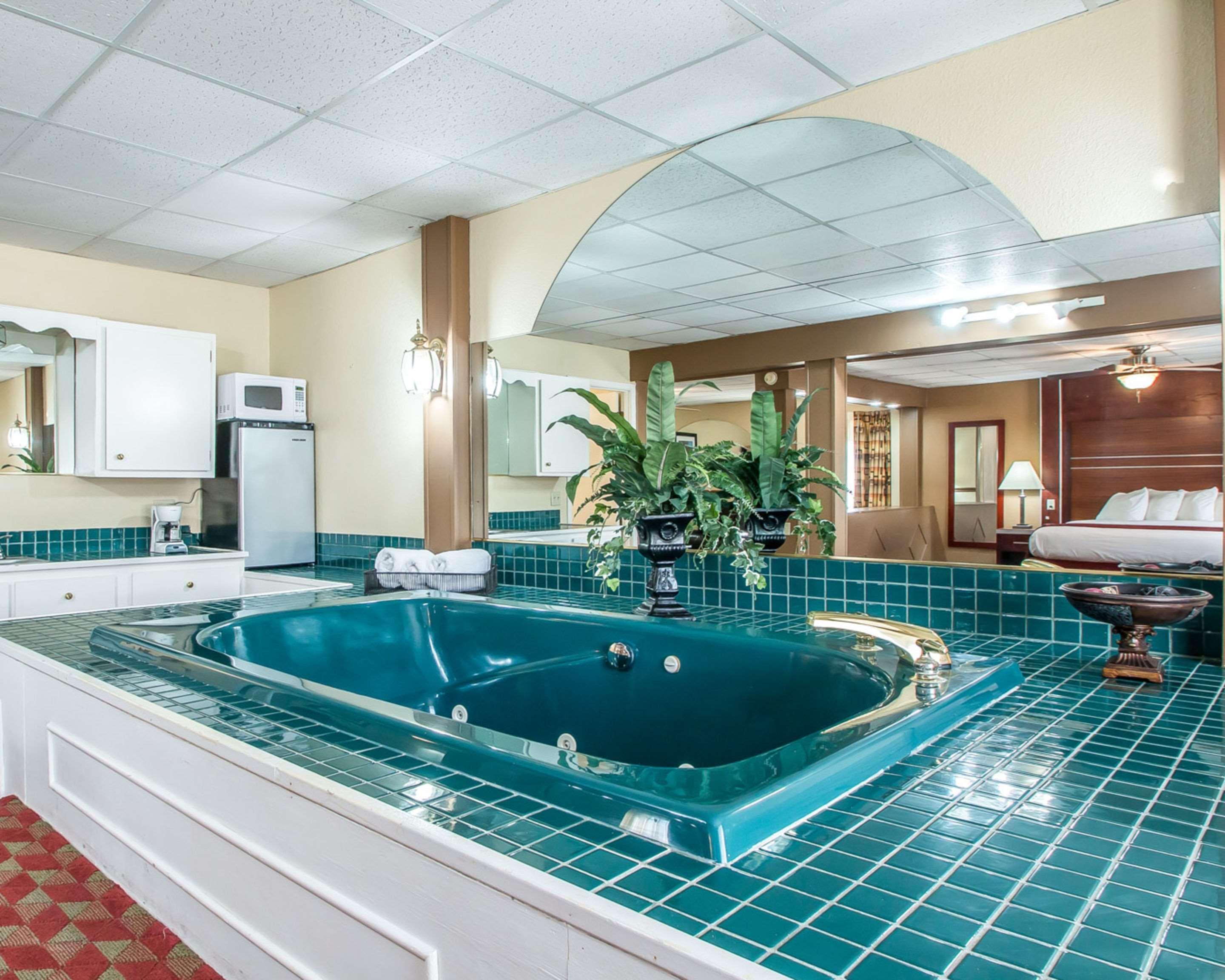 Quality Inn East Dubuque מראה חיצוני תמונה
