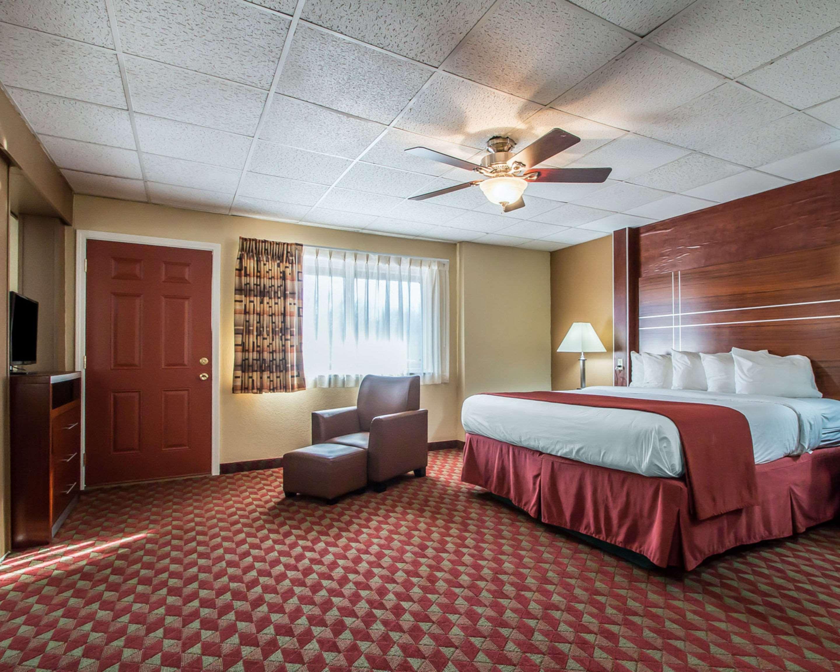 Quality Inn East Dubuque מראה חיצוני תמונה