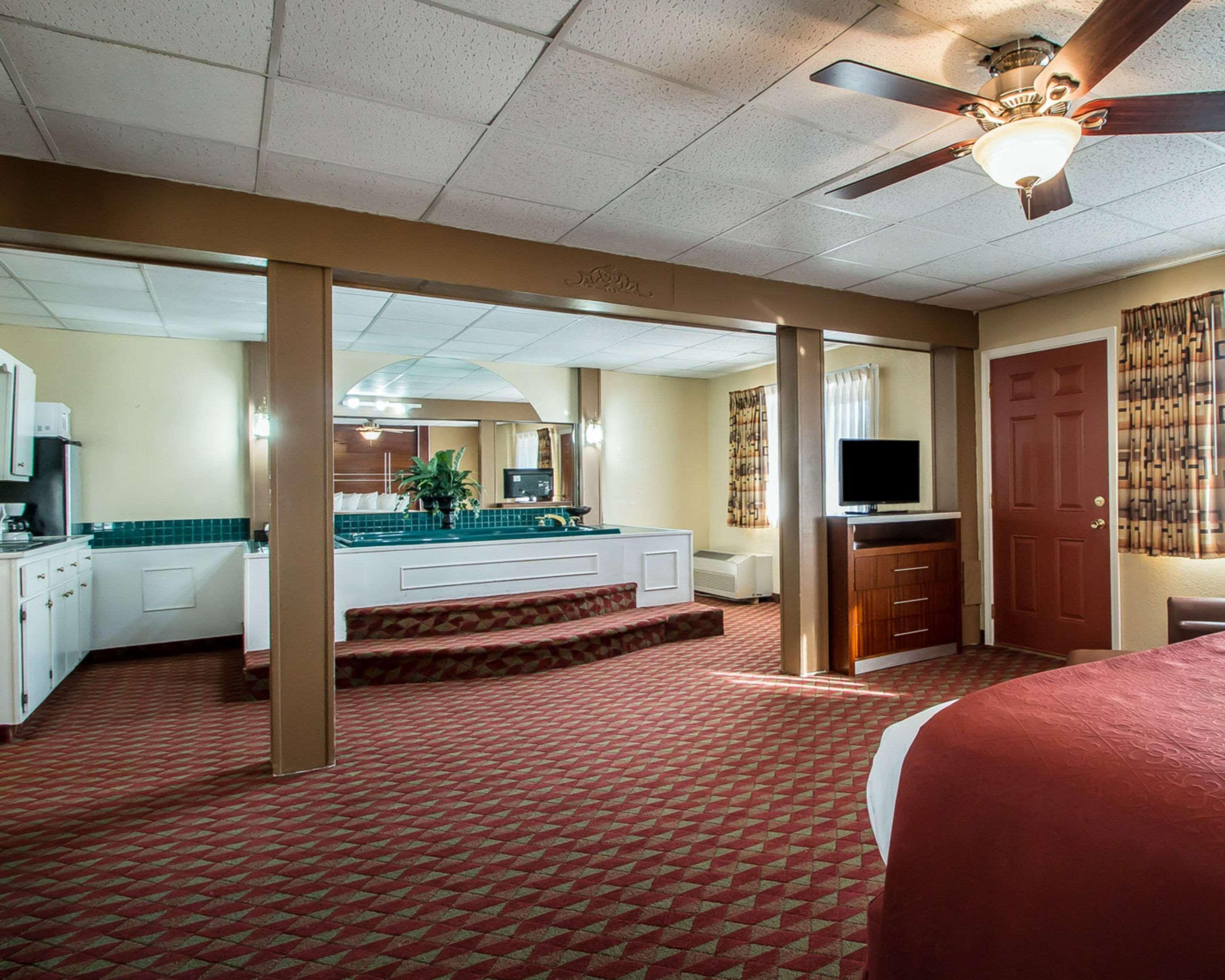Quality Inn East Dubuque מראה חיצוני תמונה