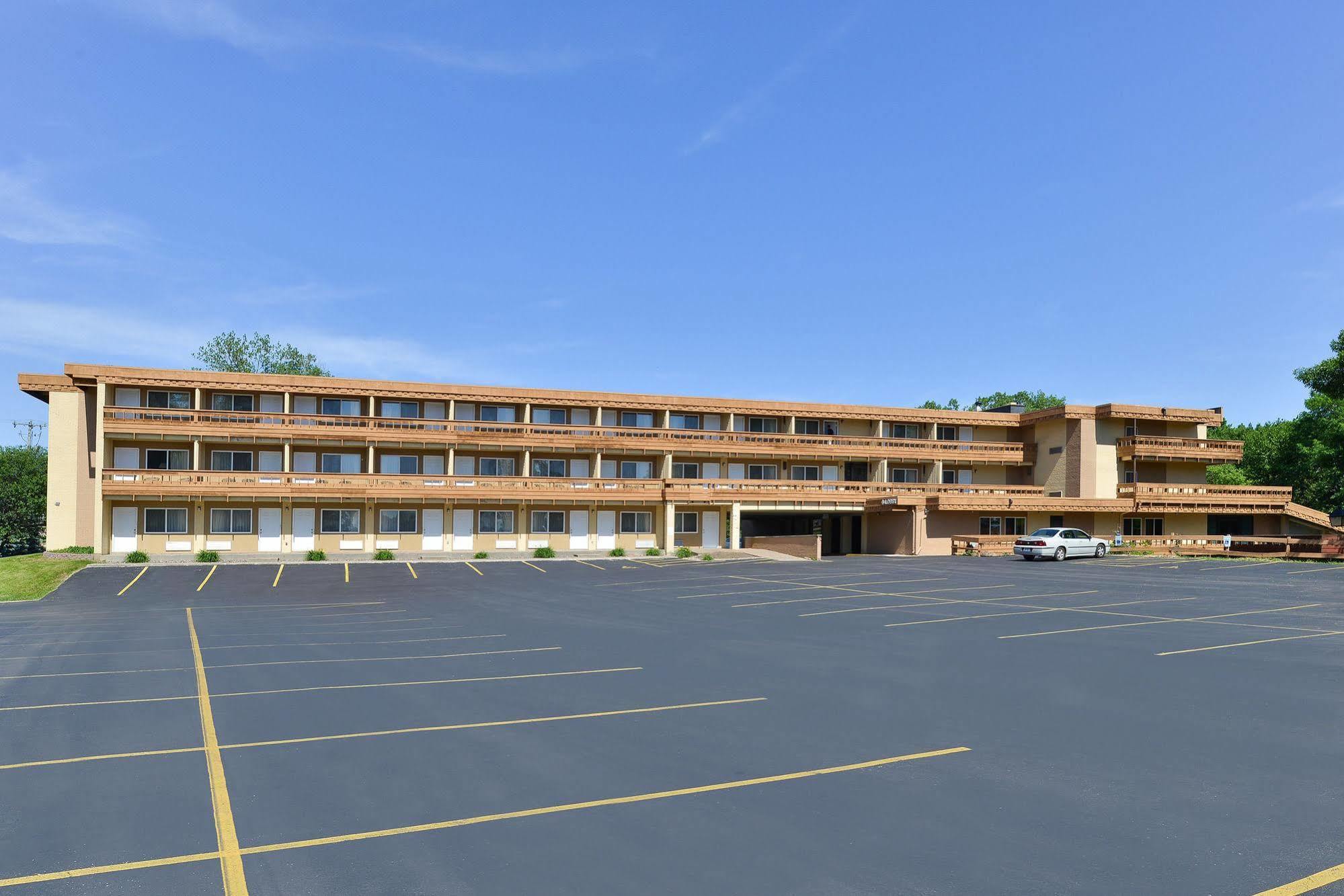 Quality Inn East Dubuque מראה חיצוני תמונה