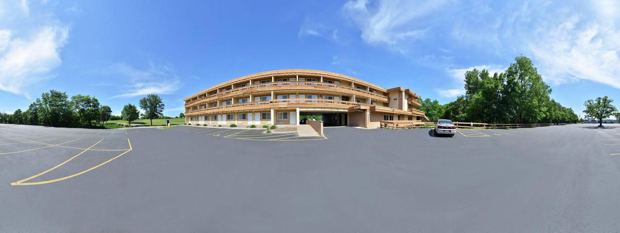 Quality Inn East Dubuque מראה חיצוני תמונה