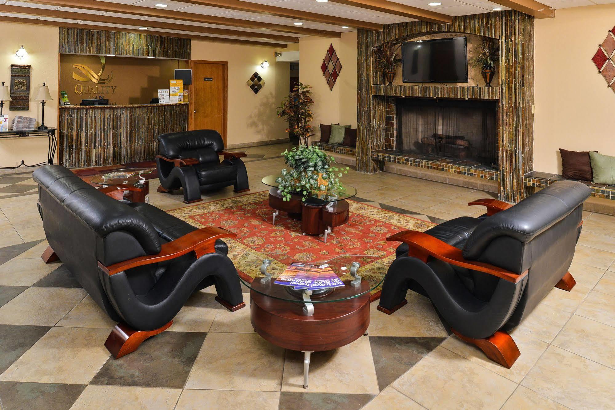 Quality Inn East Dubuque מראה חיצוני תמונה