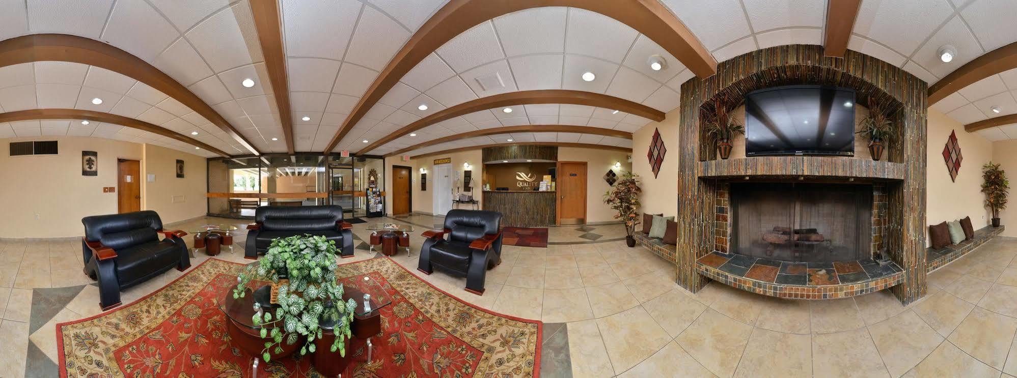 Quality Inn East Dubuque מראה חיצוני תמונה